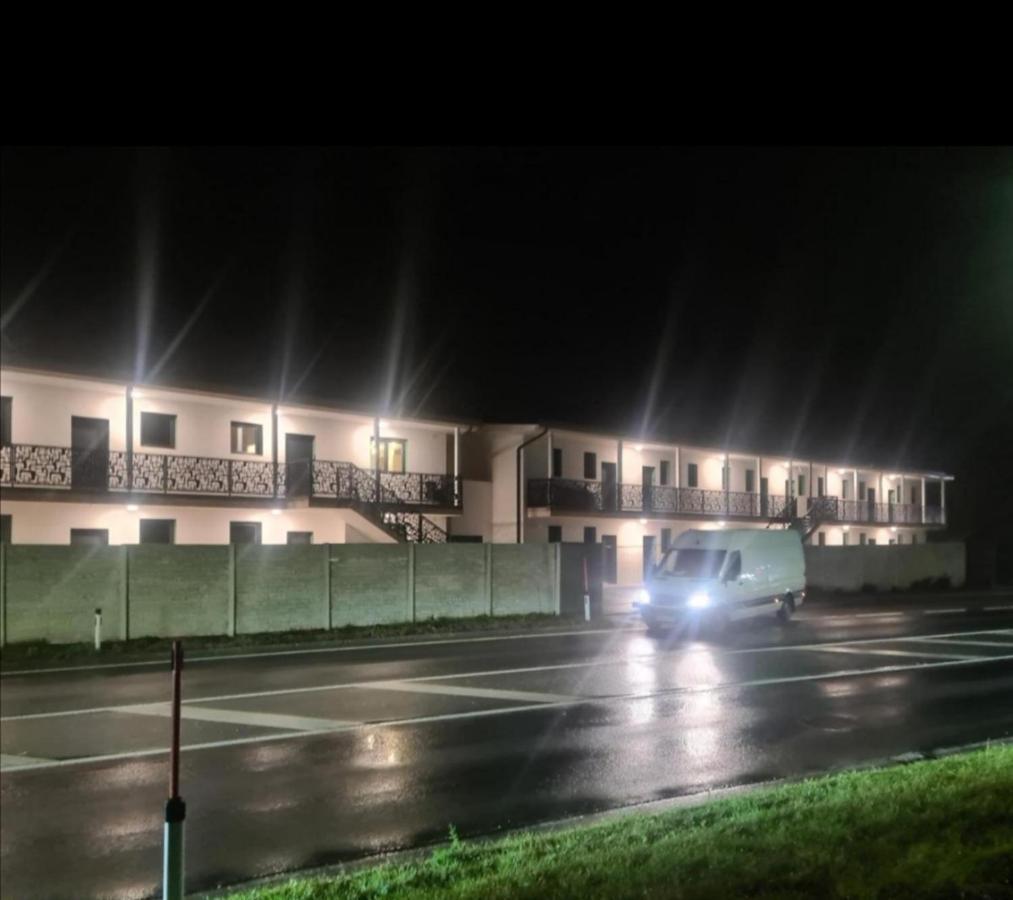 Terec Haus Lägenhet Bruckneudorf Exteriör bild